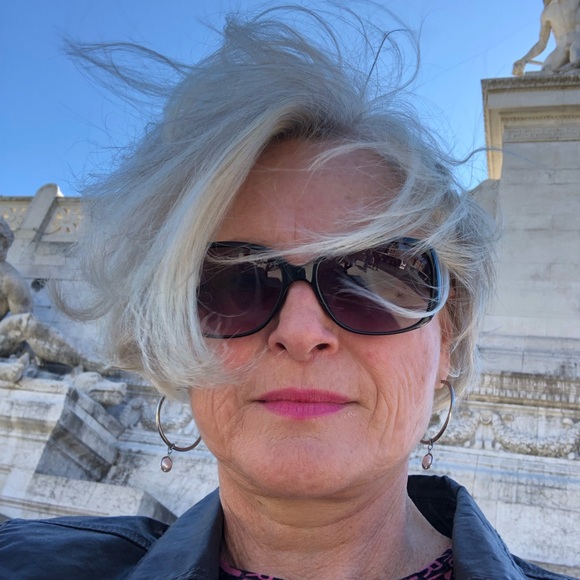 Meet your Posher, Lena - Picture 1 of 1